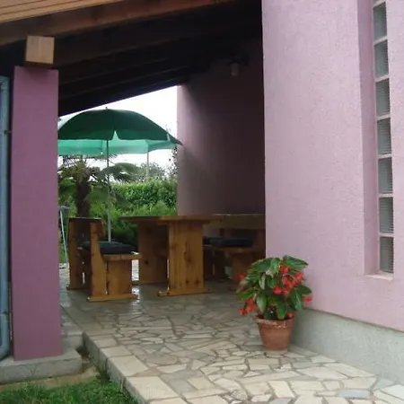 Vesna 1 Apartment